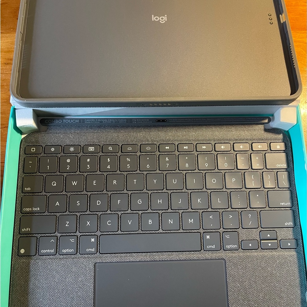 Logitech Keyboard Case with Trackpad - Picture 3 of 5